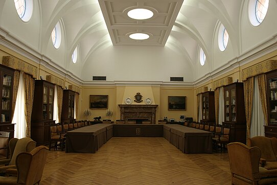 Imagen del interior de la biblioteca del Consejo Regulador del Jerez