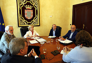 La alcaldesa recibe a la Escuela de Pilotos de Jerez