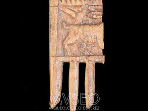 CARVED COMB WITH DEPICTION OF HARE